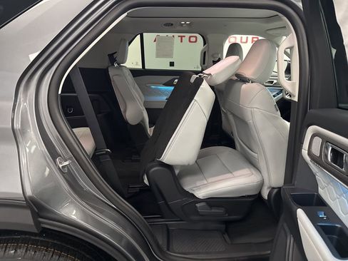 New 2026 Ford Explorer Platinum image 39