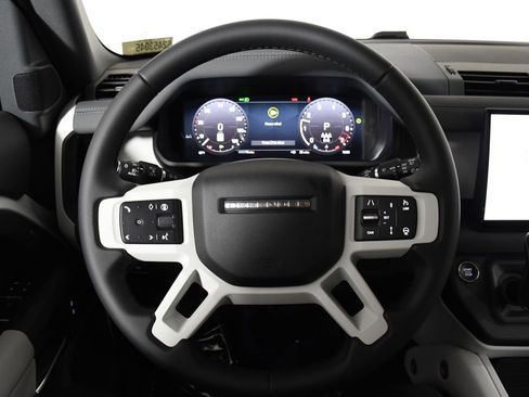 Used 2025 Land Rover Defender 110 S image 19