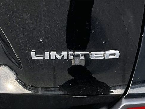 Used 2022 Jeep Cherokee Limited image 23