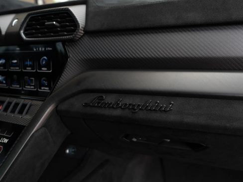 Used 2024 Lamborghini Urus Performante AWD/4WD image 28