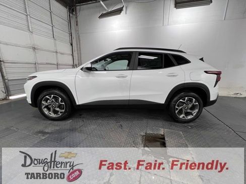 New 2025 Chevrolet Trax LT w/ Sunroof Package image 5