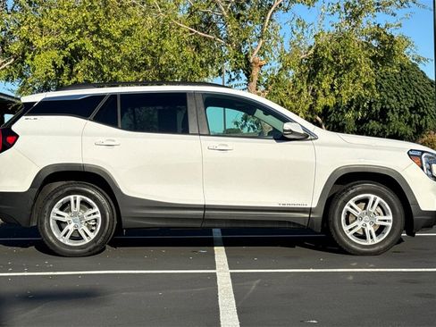 Used 2023 GMC Terrain SLE w/ Driver Convenience Package image 8