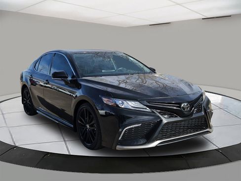 Used 2023 Toyota Camry XSE image 7