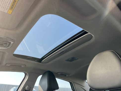 Used 2025 Hyundai Elantra Limited image 30