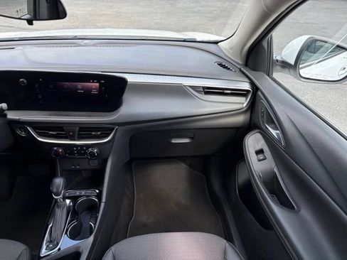 Used 2024 Buick Encore GX Preferred w/ Comfort Package FWD image 21
