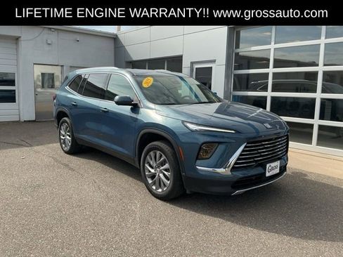 Used 2025 Buick Enclave Preferred AWD/4WD image 2