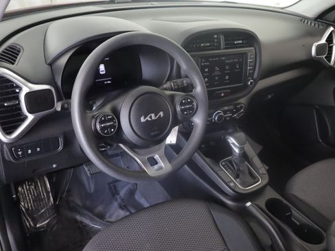 Used 2023 Kia Soul LX w/ LX Technology Package FWD image 8