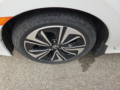 Used 2018 Honda Civic EX-T image 4