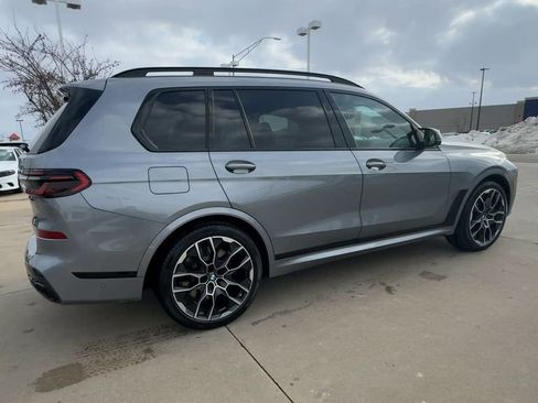 Used 2025 BMW X7 M60i image 8