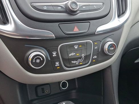 Used 2018 Chevrolet Equinox LS FWD image 15
