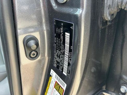 Certified 2025 Toyota Highlander XLE FWD image 10
