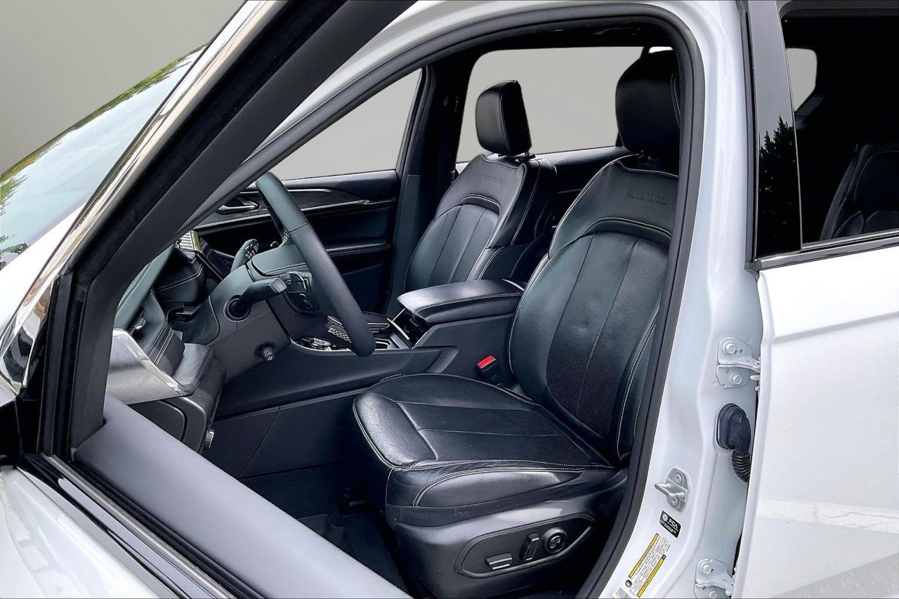 Certified 2023 Jeep Grand Cherokee L Overland AWD/4WD image 22