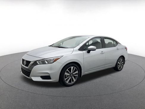 Used 2025 Nissan Versa SV FWD image 3