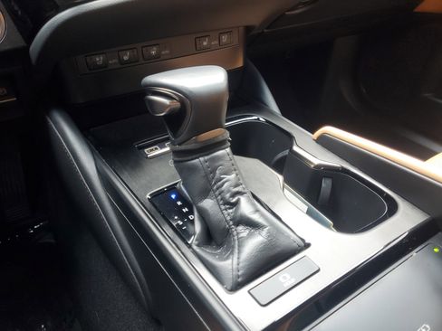 Used 2024 Lexus ES 350 w/ Premium Package image 32