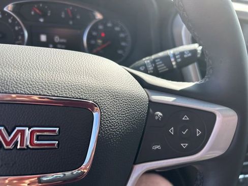 Used 2023 GMC Acadia SLT w/ Preferred Package image 12