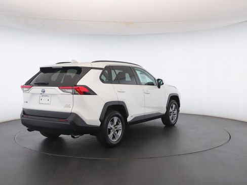 Used 2022 Toyota RAV4 XLE image 26
