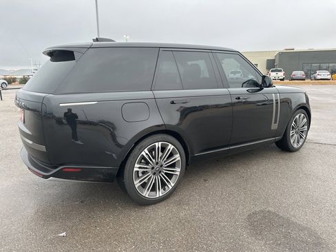 Used 2025 Land Rover Range Rover SE image 4