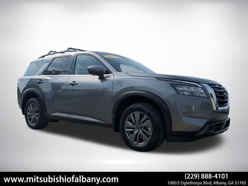 Used 2025 Nissan Pathfinder SV FWD image 1