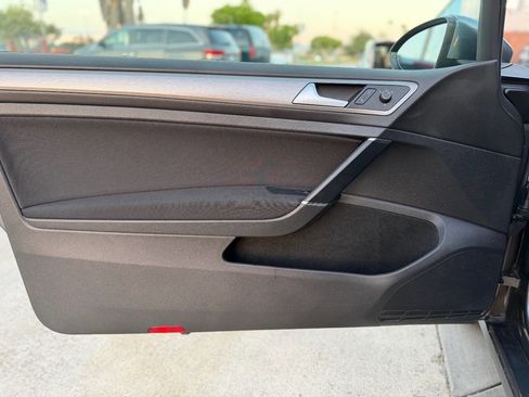 Used 2015 Volkswagen Golf Launch Edition image 16