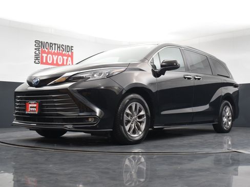 Used 2025 Toyota Sienna XLE w/ XLE Plus Package AWD/4WD image 35
