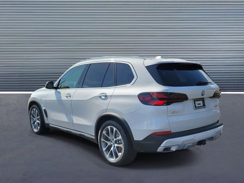 New 2026 BMW X5 xDrive50e image 4