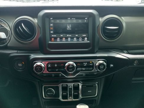 Used 2022 Jeep Wrangler Unlimited Sport AWD/4WD image 3