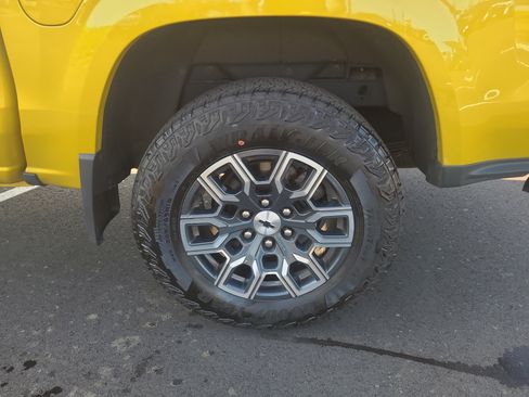 Used 2023 Chevrolet Colorado Z71 w/ Z71 Convenience Package 2 AWD/4WD image 10