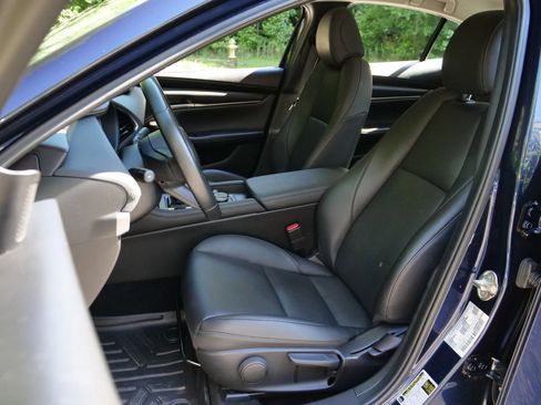 Used 2021 MAZDA MAZDA3 s FWD image 3
