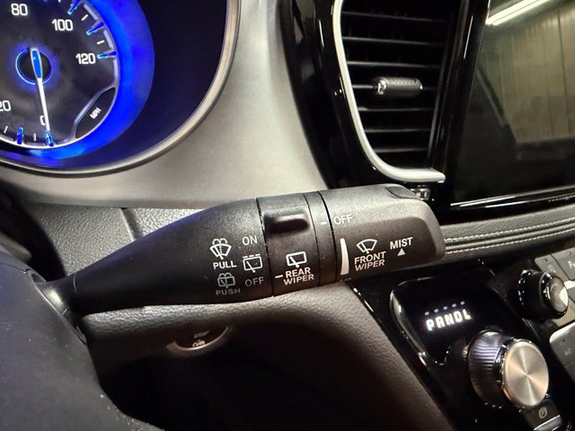 Used 2025 Chrysler Pacifica Limited AWD/4WD image 40