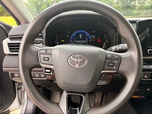 Used 2025 Toyota Camry LE FWD image 24