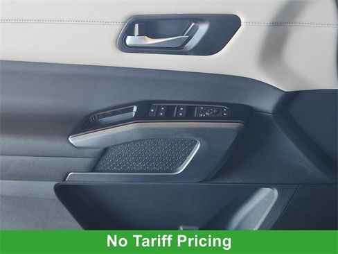 Used 2025 Nissan Pathfinder SL image 17