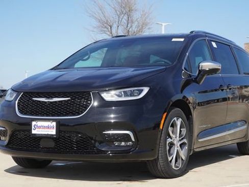 New 2026 Chrysler Pacifica Pinnacle FWD image 3