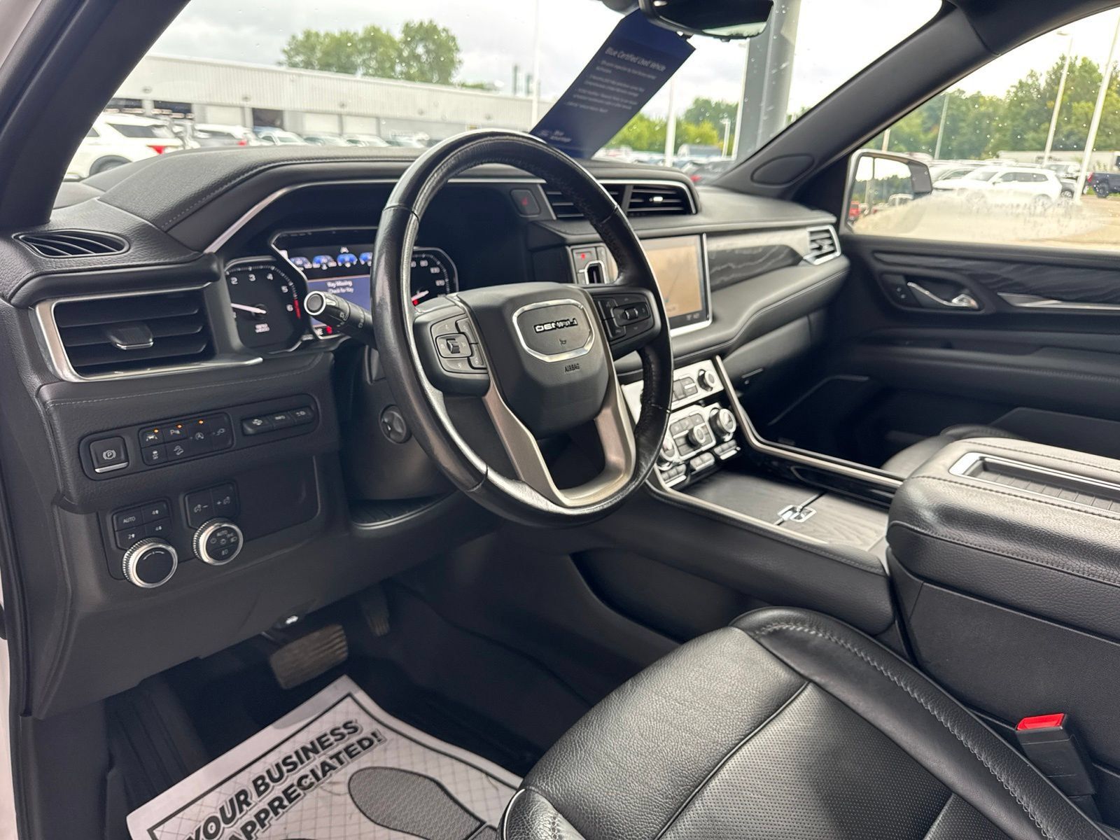 Used 2021 GMC Yukon XL Denali w/ Denali Premium Package AWD/4WD image 28