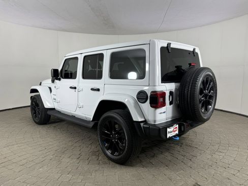 Used 2022 Jeep Wrangler Unlimited Sahara w/ Cold Weather Group image 5