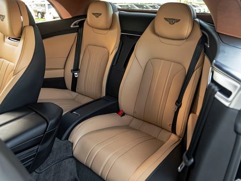 Used 2021 Bentley Continental GT image 25