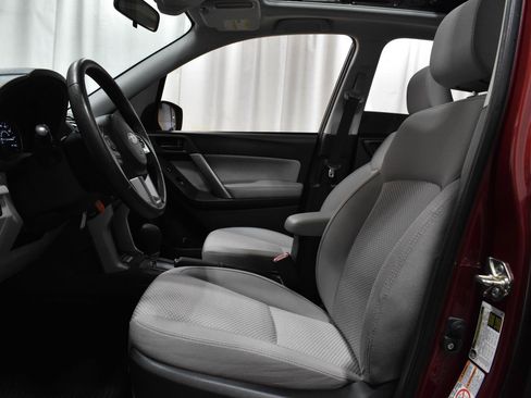 Used 2017 Subaru Forester 2.5i Premium image 3