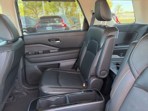 Used 2024 Nissan Pathfinder SL w/ SL Premium Package image 9