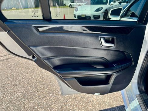 Used 2014 Mercedes-Benz E 350 4MATIC Sedan image 18