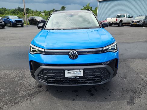 Used 2025 Volkswagen Taos SE AWD/4WD image 3