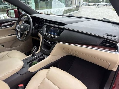 Used 2018 Cadillac XT5 Luxury w/ Driver Awareness Package FWD image 20