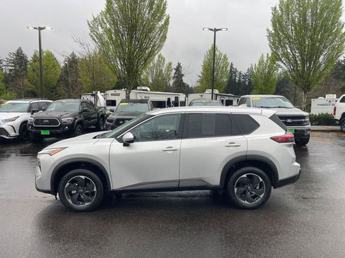 Used 2024 Nissan Rogue SV AWD/4WD image 8