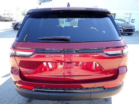 New 2025 Jeep Grand Cherokee Altitude image 4