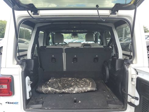 Used 2021 Jeep Wrangler Unlimited Sahara AWD/4WD image 8