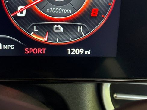 Used 2025 Hyundai Elantra Limited FWD image 35