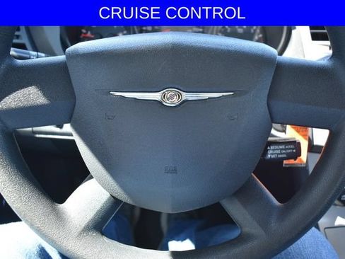 Used 2010 Chrysler Sebring Touring FWD image 4