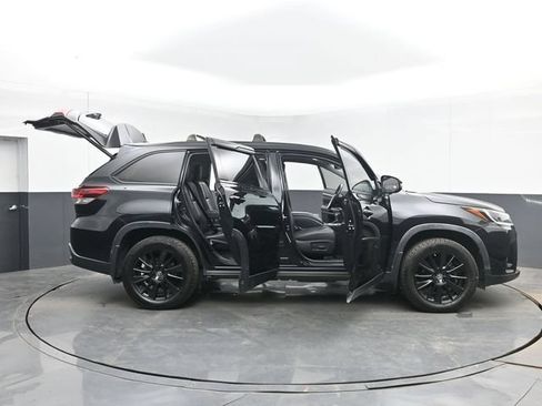Used 2019 Toyota Highlander SE w/ Nightshade Edition FWD image 55