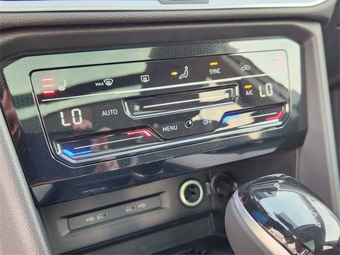 New 2025 Volkswagen Taos SE image 14