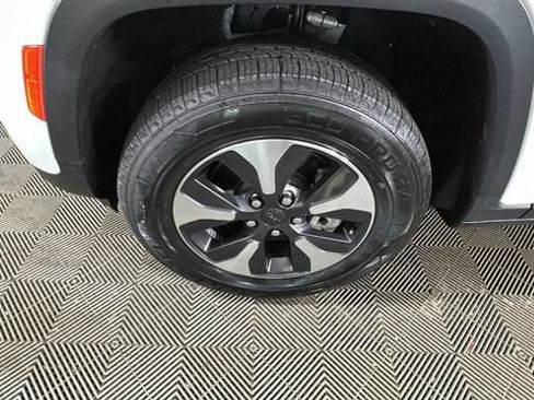Used 2023 Jeep Grand Cherokee 4WD 4xe image 9