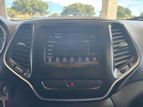 Used 2019 Jeep Cherokee Latitude w/ Popular Appearance Group image 16