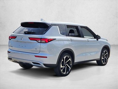 Used 2023 Mitsubishi Outlander SE FWD image 5